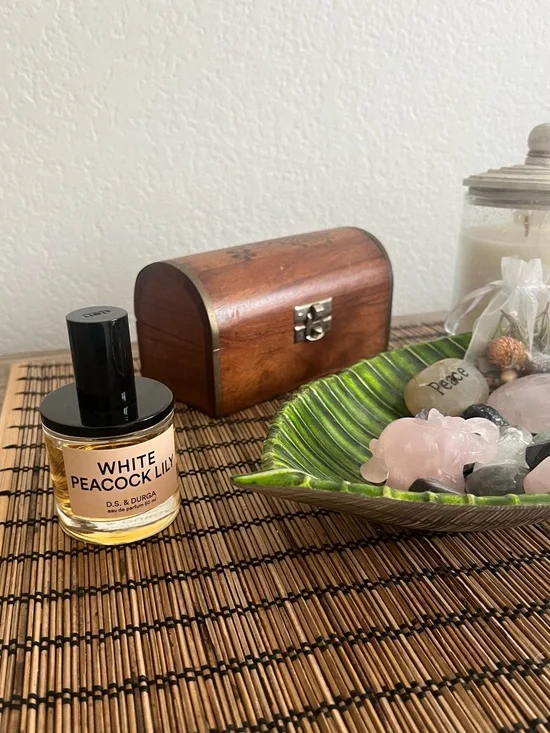 RARE White Peacock Lily by D.S. & Durga 50ml like new, discontinued - Picture 4 of 15